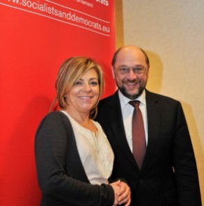 Anne Hidalgo, Martin Schulz y Elena Valenciano, juntos en un mitin en París Anne Hidalgo, Martin Schulz y Elena Valenciano, juntos en un mitin en París