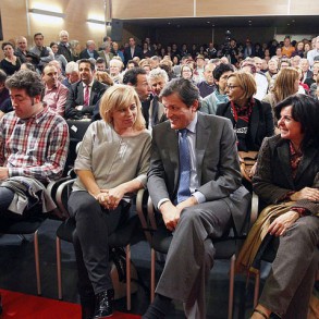 Valenciano le pregunta a Rajoy "de qué recuperación habla" si los que "están Valenciano le pregunta a Rajoy "de qué recuperación habla" si los que "están flotando son los que nunca se hundieron" y solo "se salvan los de siempre"