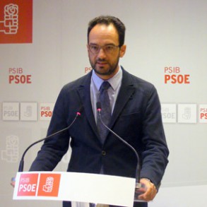 Antonio Hernando pide que la Justicia reclame al abogado de Bárcenas toda la do Antonio Hernando pide que la Justicia reclame al abogado de Bárcenas toda la documentación relacionada con Gürtel y la financiación irregular del PP