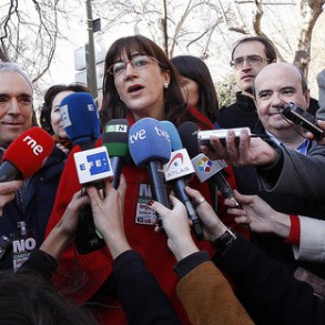 Soraya Rodríguez dice que a Cañete no le sirve la "estratagema" de haberse ido Soraya Rodríguez dice que a Cañete no le sirve la "estratagema" de haberse ido, porque "tendrá que dar explicaciones como diputado y como candidato"