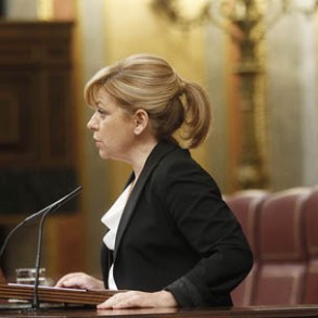 Elena Valenciano se pregunta si Rajoy y Cañete "quieren una España sin jóvene Elena Valenciano se pregunta si Rajoy y Cañete "quieren una España sin jóvenes"