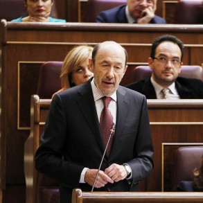 Rubalcaba a Rajoy: "Su política de becas va contra la igualdad de oportunidades Rubalcaba a Rajoy: "Su política de becas va contra la igualdad de oportunidades"