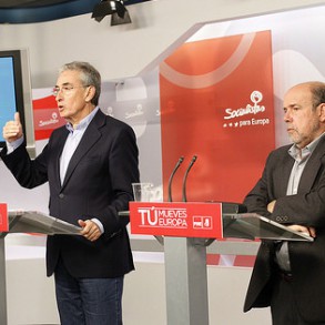Jáuregui denuncia la pérdida de rentabilidad de las pensiones en los próximos Jáuregui denuncia la pérdida de rentabilidad de las pensiones en los próximos cuatro años como consecuencia del incremento mínimo del Gobierno