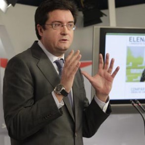 Óscar López reitera la voluntad del PSOE de que haya un debate entre Elena Val Óscar López reitera la voluntad del PSOE de que haya un debate entre Elena Valenciano y Miguel Arias Cañete