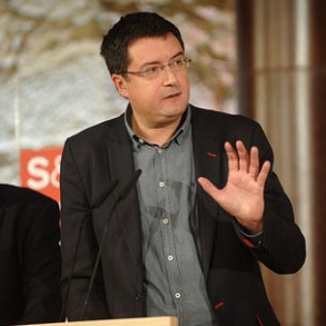 El PSOE comunica a RTVE y a la Academia de la Televisión que acepta el debate c El PSOE comunica a RTVE y a la Academia de la Televisión que acepta el debate cara a cara entre Elena Valenciano y Cañete