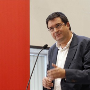 López pregunta a Cañete "por qué no se atreve a debatir como hizo Mayor Oreja López pregunta a Cañete "por qué no se atreve a debatir como hizo Mayor Oreja en 2009"