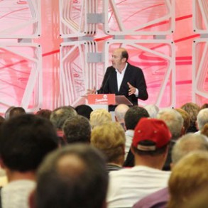 Rubalcaba: "La solidaridad que el Sur de Europa necesita del Norte para salir de Rubalcaba: "La solidaridad que el Sur de Europa necesita del Norte para salir de la crisis, solo vendrá de la mano de los socialistas"
