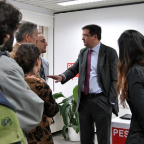 Óscar López: "Cañete es el candidato azul de un partido, el PP, que se ponía Óscar López: "Cañete es el candidato azul de un partido, el PP, que se ponía morado de dinero negro"