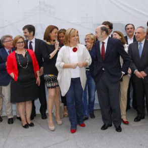Diputados y diputadas socialistas despiden en el Congreso a Elena Valenciano tra Diputados y diputadas socialistas despiden en el Congreso a Elena Valenciano tras participar en su último pleno antes del 25-M