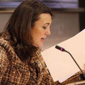 Soraya Rodríguez: "Sáenz de Santamaría avala el machismo recalcitrante de Cañete"