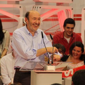 Rubalcaba cree que Cañete se ha disculpado por el riesgo de que sus aspiracio Rubalcaba cree que Cañete se ha disculpado por el riesgo de que sus aspiraciones de ser comisario europeo se esfumaran por sus excesos verbales