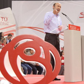 Rubalcaba: "Cañete perdió el debate, perdió los papeles y va a perder tambié Rubalcaba: "Cañete perdió el debate, perdió los papeles y va a perder también las elecciones"