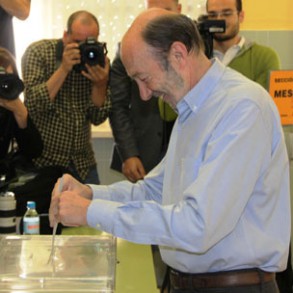Rubalcaba anima a la participación ciudadana porque "de lo que pase hoy en las Rubalcaba anima a la participación ciudadana porque "de lo que pase hoy en las urnas depende nuestra salida de la crisis"
