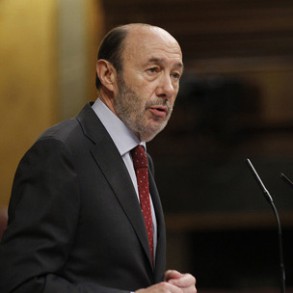 Rubalcaba: "35 años después los socialistas seguimos sin ocultar nuestra prefe Rubalcaba: "35 años después los socialistas seguimos sin ocultar nuestra preferencia republicana, pero nos seguimos sintiendo compatibles con la Monarquía Parlamentaria"