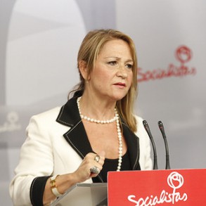 El PSOE considera que la reforma del Gobierno es "una limosna para las clases me El PSOE considera que la reforma del Gobierno es "una limosna para las clases medias y trabajadoras, y un gran regalo fiscal para las grandes fortuna y las rentas altas"