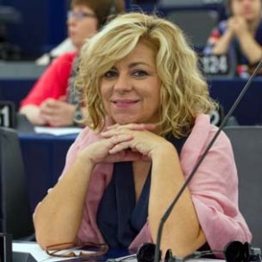Elena Valenciano pide a Renzi que aproveche su presidencia para devolverle la es Elena Valenciano pide a Renzi que aproveche su presidencia para devolverle la esperanza a millones de europeos