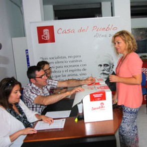 Elena Valenciano anima a toda la militancia a participar y a decidir en la c Elena Valenciano anima a toda la militancia a participar y a decidir en la consulta para el nuevo Secretario General