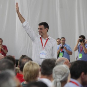 Pedro Sánchez pide que Rajoy y Mas se dejen de reproches y que se pongan Pedro Sánchez pide que Rajoy y Mas se dejen de reproches y que se pongan a trabajar para reformar la Constitución y tener una España federal