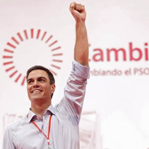 Pedro Sánchez: "Aquí está el PSOE, en pie y en marcha para volver a cambiar E Pedro Sánchez: "Aquí está el PSOE, en pie y en marcha para volver a cambiar España una vez más"