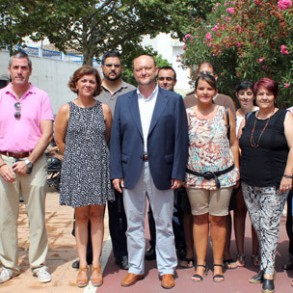 Pradas critica la "irresponsabilidad" de Mas y de Rajoy por "vivir enfrentados" Pradas critica la "irresponsabilidad" de Mas y de Rajoy por "vivir enfrentados" cuando "el desafío para la mayoría es poder llevar un sueldo a casa"