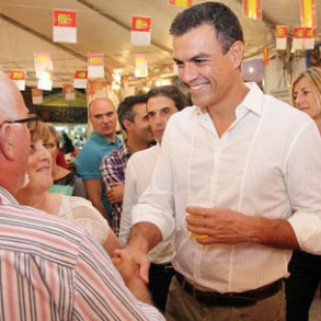 Sánchez afea a Rajoy que frivolice sobre "la moda de hablar de las desgracias" Sánchez afea a Rajoy que frivolice sobre "la moda de hablar de las desgracias" y le recuerda que hay muchas familias y trabajadores en España que no llegan a final de mes