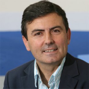 El PSOE tacha de "lamentable" e "indecente" que, gracias a leyes de Montoro, los El PSOE tacha de "lamentable" e "indecente" que, gracias a leyes de Montoro, los Pujol, y otros presuntos delincuentes "se puedan ir de rositas"