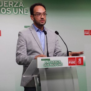 Antonio Hernando a Mas: El decreto se va a paralizar porque va contra la Constit Antonio Hernando a Mas: El decreto se va a paralizar porque va contra la Constitución y su actitud frustra y fractura a la sociedad catalana y española