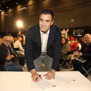 Pedro Sánchez: "Rajoy es el responsable de poner a una irresponsable al frente Pedro Sánchez: "Rajoy es el responsable de poner a una irresponsable al frente de la seguridad sanitaria del país"