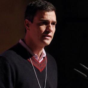 Pedro Sánchez pide a Mas que deje de engañar a la población catalana y a Pedro Sánchez pide a Mas que deje de engañar a la población catalana y a Rajoy que ofrezca una solución política