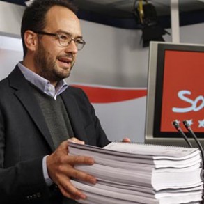El PSOE pide a Mas y Rajoy dejar las posturas "numantinas" y dialogar el 10-N El PSOE pide a Mas y Rajoy dejar las posturas "numantinas" y dialogar el 10-N
