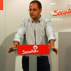 César Luena asegura que, tras tres años de Rajoy, "se abre la necesidad de una César Luena asegura que, tras tres años de Rajoy, "se abre la necesidad de una alternativa segura y responsable" que representa el PSOE