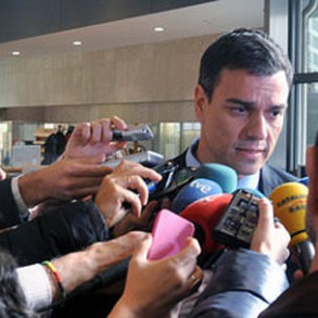 Pedro Sánchez acusa a Artur Mas de "fracturar aún más a la sociedad catalana" Pedro Sánchez acusa a Artur Mas de "fracturar aún más a la sociedad catalana"