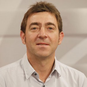 Roberto Jiménez critica que "el Gobierno del PP se enorgullezca de la huida eco Roberto Jiménez critica que "el Gobierno del PP se enorgullezca de la huida económica que está viviendo España", algo que "va a generar todavía más pobreza"