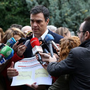 Pedro Sánchez ve una "mala noticia" la dimisión de Torres-Dulce, que demuestra Pedro Sánchez ve una "mala noticia" la dimisión de Torres-Dulce, que demuestra una "involución" en la división de poderes