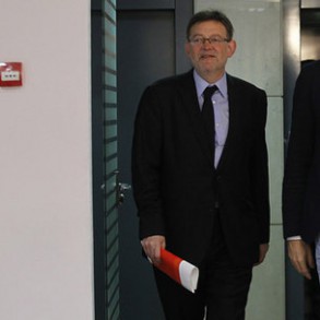 Ximo Puig recibe 50 propuestas de la sociedad civil para mejorar el funcionamien Ximo Puig recibe 50 propuestas de la sociedad civil para mejorar el funcionamiento de la democracia