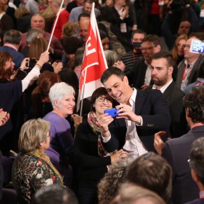 El PSOE cierra su Conferencia con la adopción de compromisos socialdemócratas El PSOE cierra su Conferencia con la adopción de compromisos socialdemócratas para llevar a cabo "otra forma de hacer" en las comunidades autónomas