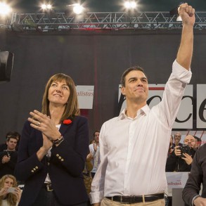 Pedro Sánchez pide a Rajoy "hablar menos y hacer más", "tapar menos y limpiar Pedro Sánchez pide a Rajoy "hablar menos y hacer más", "tapar menos y limpiar más" el PP porque en el PSOE "nosotros limpiamos mientras ellos tapan"