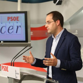 César Luena anima a Cañete a ser más ambiciosos dentro de la Comisión Euro César Luena anima a Cañete a ser más ambiciosos dentro de la Comisión Europea para luchar contra el cambio climático
