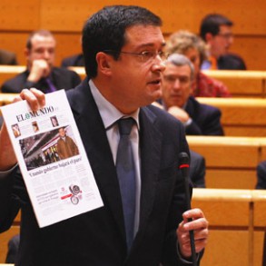 Óscar López a Montoro: El PP y Cáritas no son lo mismo. Cáritas reparte ay Óscar López a Montoro: El PP y Cáritas no son lo mismo. Cáritas reparte ayudas y el PP sobresueldos
