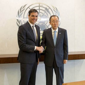 PEDRO SÁNCHEZ traslada a Ban Ki-moon el respaldo del PSOE a una España compr PEDRO SÁNCHEZ traslada a Ban Ki-moon el respaldo del PSOE a una España comprometida con el multilateralismo