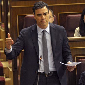 Pedro Sánchez a Rajoy: Desde que llegaron a La Moncloa quieren acabar con la Pedro Sánchez a Rajoy: Desde que llegaron a La Moncloa quieren acabar con la igualdad de oportunidades y la Educación pública, pero no lo van a conseguir