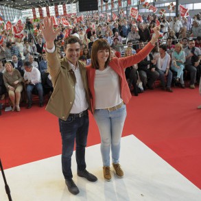 Pedro Sánchez: "Abramos un nuevo tiempo en la política. Basta ya al capitalism Pedro Sánchez: "Abramos un nuevo tiempo en la política. Basta ya al capitalismo de amiguetes como Rato, Bárcenas y la Gürtel y de todos aquellos que han confundido la política con un negocio privado"