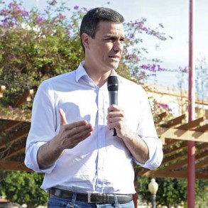 Pedro Sánchez está "convencido" de que en 2015 "se abrirá un tiempo nuevo e Pedro Sánchez está "convencido" de que en 2015 "se abrirá un tiempo nuevo en la política" con la recuperación de derechos laborales recortados por el PP y "un nuevo Estatuto de los Trabajadores" aprobado por los socialistas
