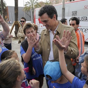 Pedro Sánchez: El 24-M hay que votar al PSOE para "dejar atrás" los recortes y Pedro Sánchez: El 24-M hay que votar al PSOE para "dejar atrás" los recortes y la corrupción del PP, y "escribir otro destino de limpieza y recuperación económica justa"