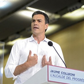 Sánchez a Rajoy: Del paro se acuerdan los padres que ven emigrar a su hijos, Sánchez a Rajoy: Del paro se acuerdan los padres que ven emigrar a su hijos, los hijos que ven a sus padres sin empleo y los mayores con la pensión congelada que tienen que ayudarles