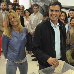 Pedro Sánchez espera una "participación masiva y que sea la mayoría social la Pedro Sánchez espera una "participación masiva y que sea la mayoría social la que decida su propio destino"
