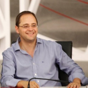 César Luena: "El PSOE garantiza que en las comunidades autónomas y en los ayu César Luena: "El PSOE garantiza que en las comunidades autónomas y en los ayuntamientos habrá cambios seguros y responsables, que es lo que han votado los españoles"
