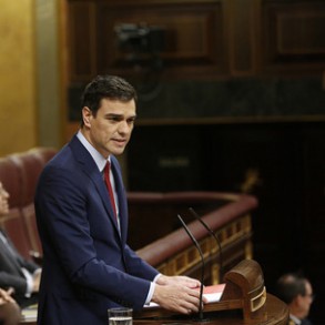 Pedro Sánchez: "El PSOE siempre estará con las víctimas y con sus familiares Pedro Sánchez: "El PSOE siempre estará con las víctimas y con sus familiares para honrar su memoria"
