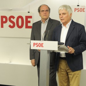 El PSOE pide al Gobierno la inmediata paralización del calendario de aplicació El PSOE pide al Gobierno la inmediata paralización del calendario de aplicación de la LOMCE desde el cumplimiento de la ley
