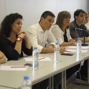PEDRO SÁNCHEZ asegura a los catalanes que hay alternativa frente al inmovilis PEDRO SÁNCHEZ asegura a los catalanes que hay alternativa frente al inmovilismo y el independentismo y que esa alternativa es la reforma constitucional